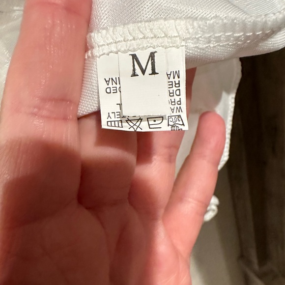 Deep v neck lace dress - Picture 4 of 4